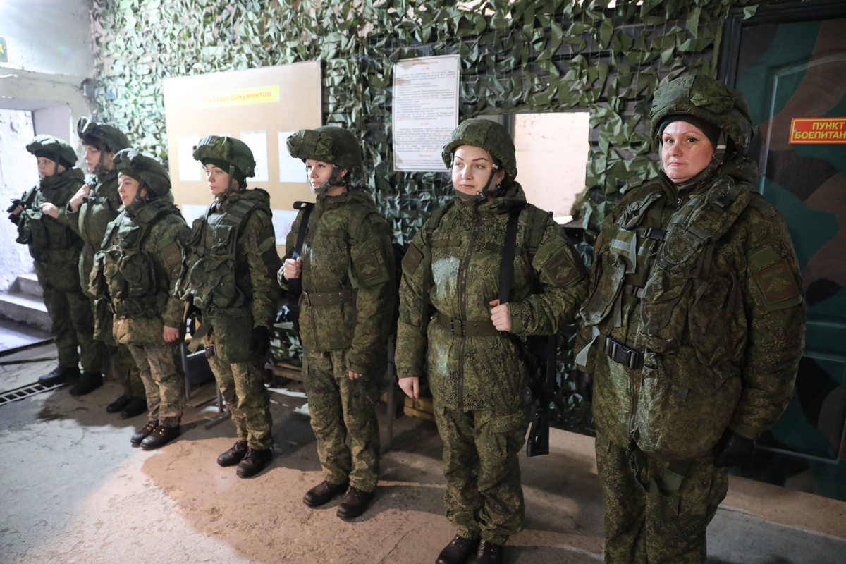 Для военнослужащих-женщин спецназа ЮВО разведчики организовали праздничный  сюрприз : Министерство обороны Российской Федерации